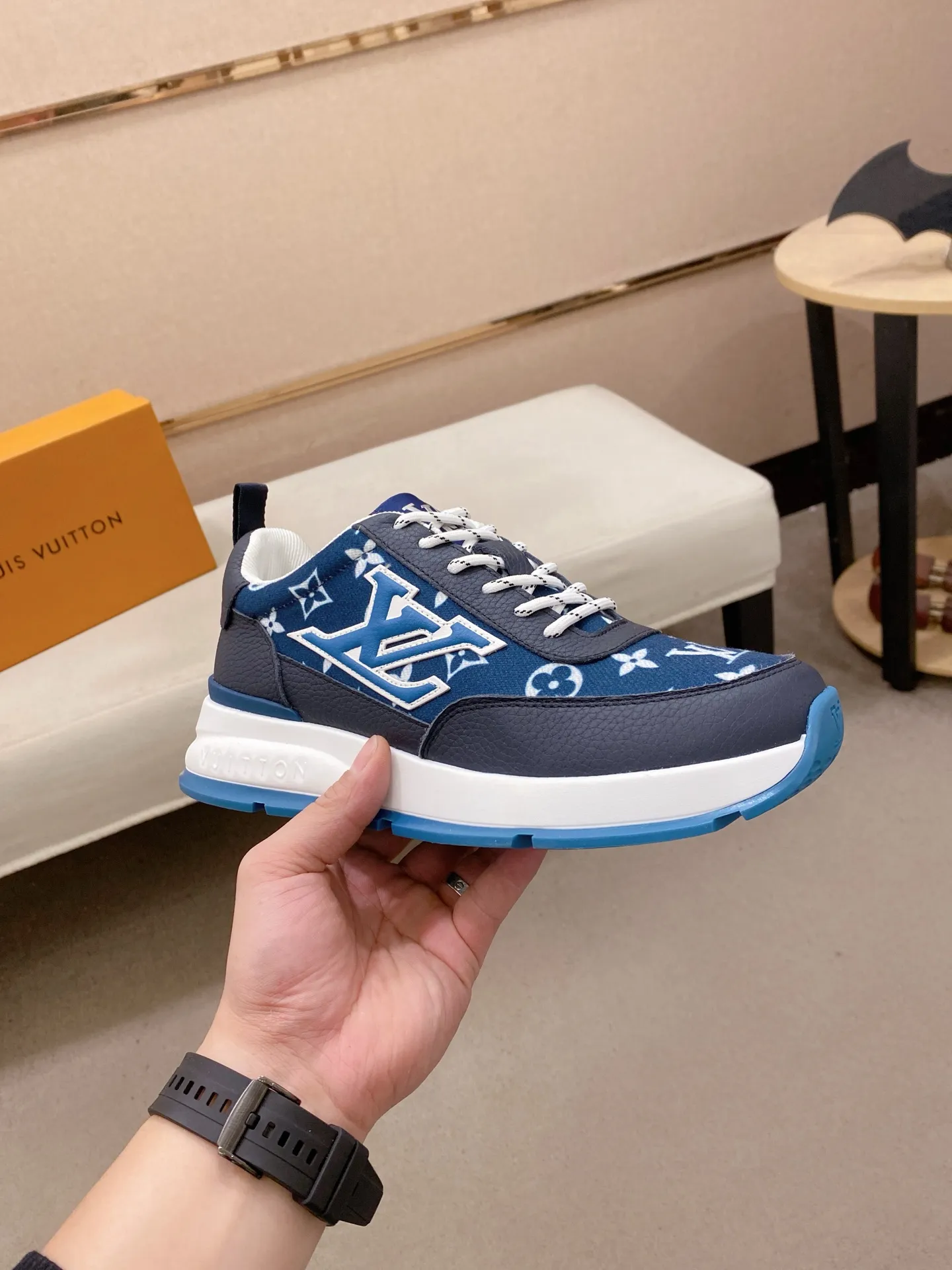 Factory price: 442💰🎉🎉LV~Louis Vuitton trendy men's shoes, new shipments, latest matching, same style as the official website, super high quality, best-selling season [strong][strong][strong] Selected first-layer cowhide, comfortable and breathable mesh lining, original last, comfortable on the feet, wear-resistant rubber outsole, size: 38-44.